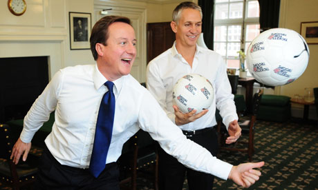 David Cameron showing Gary Lineker how politicians can make a 'balls up'
